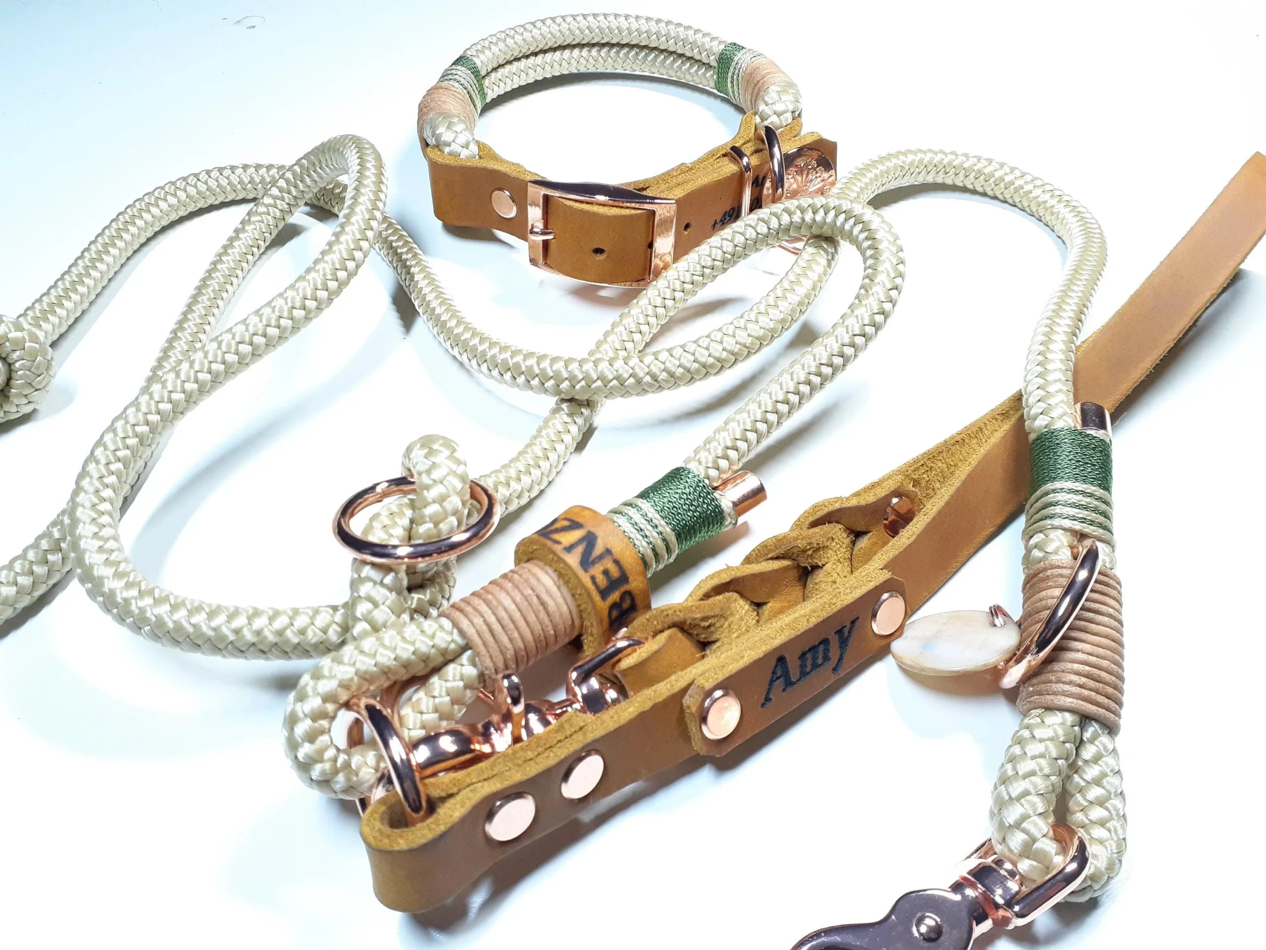 Halsbandset AMY in beige mit Gravur | Auswahl: Halsband + Leine | Beschläge: Messing