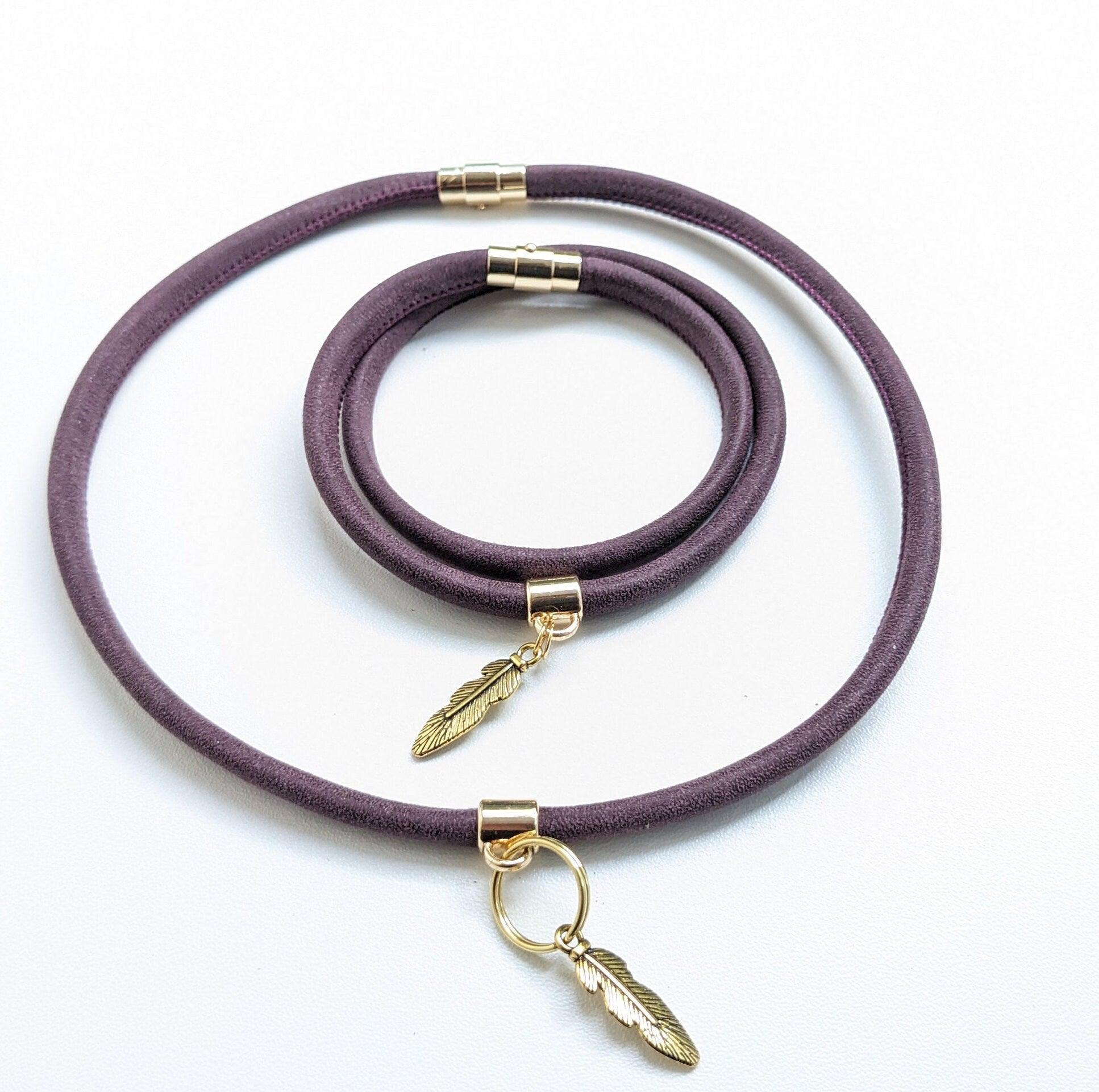 Markenband und Wickelarmband aus gestepptem Kunstleder in aubergine | Farbe: Aubergine